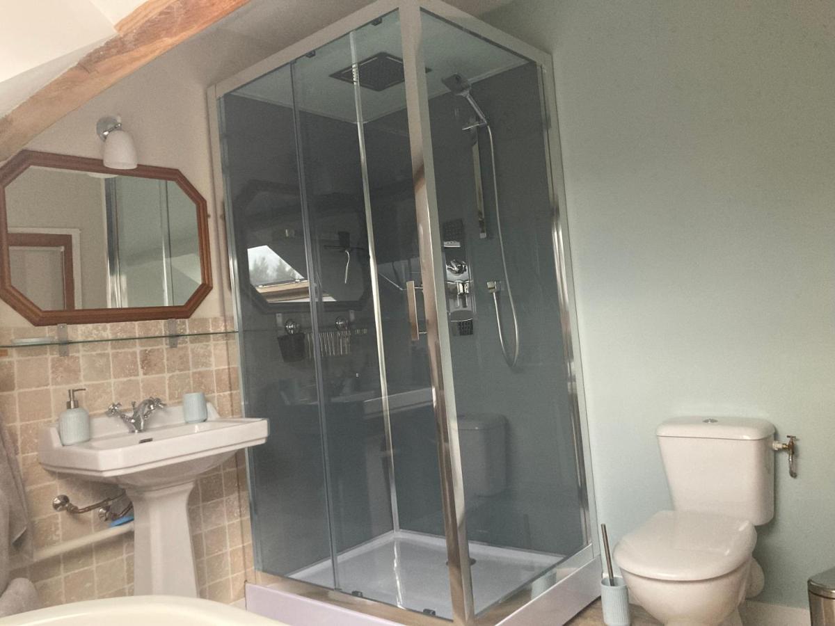 Chambres & Table D'Hotes De La Vieille Ferme Salon-la-Tour Екстериор снимка
