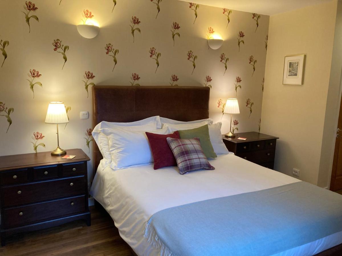 Chambres & Table D'Hotes De La Vieille Ferme Salon-la-Tour Екстериор снимка