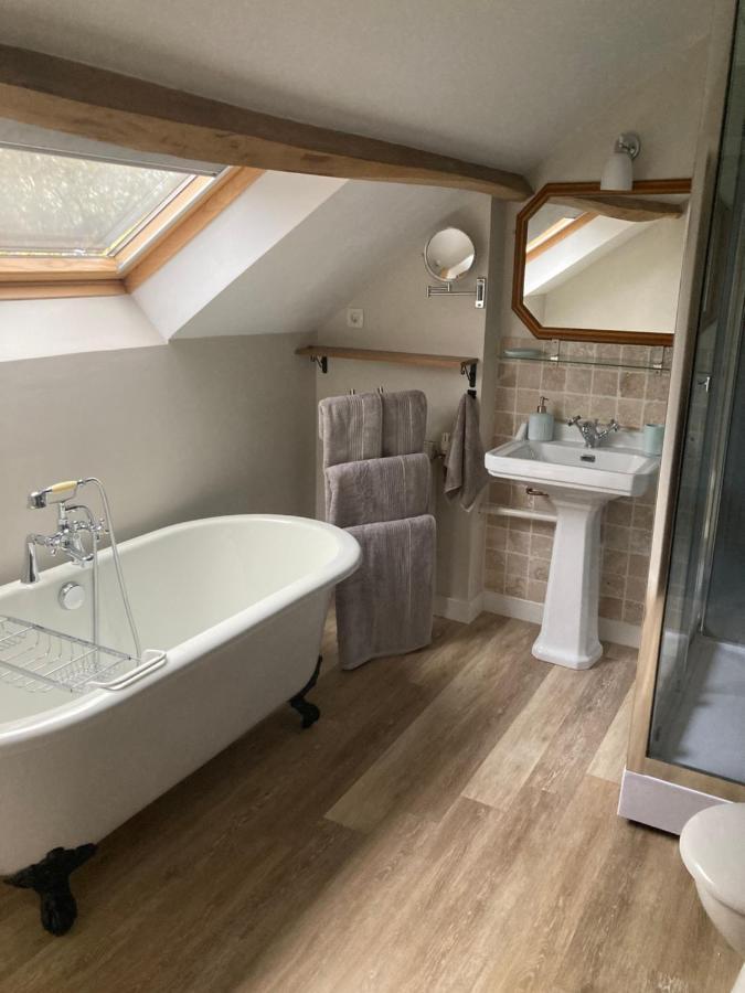 Chambres & Table D'Hotes De La Vieille Ferme Salon-la-Tour Екстериор снимка