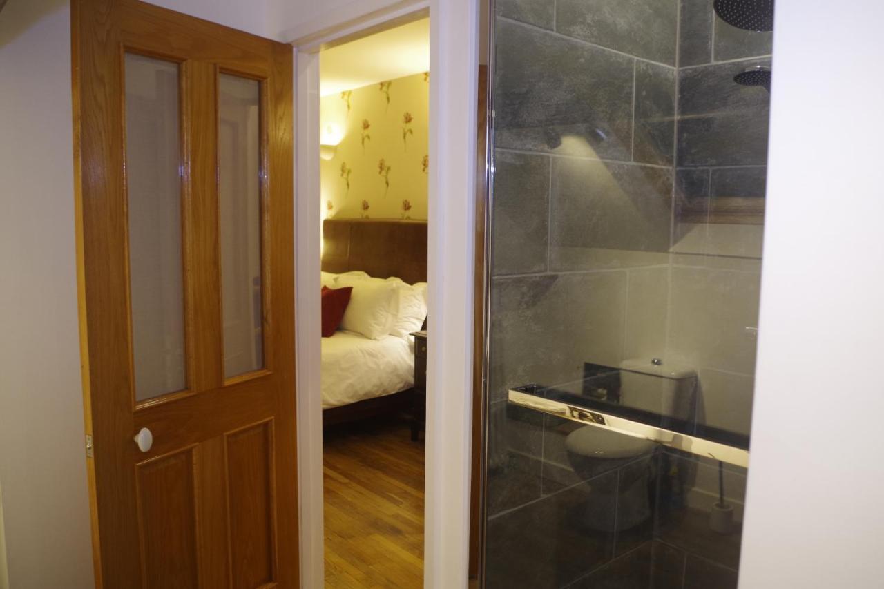 Chambres & Table D'Hotes De La Vieille Ferme Salon-la-Tour Екстериор снимка