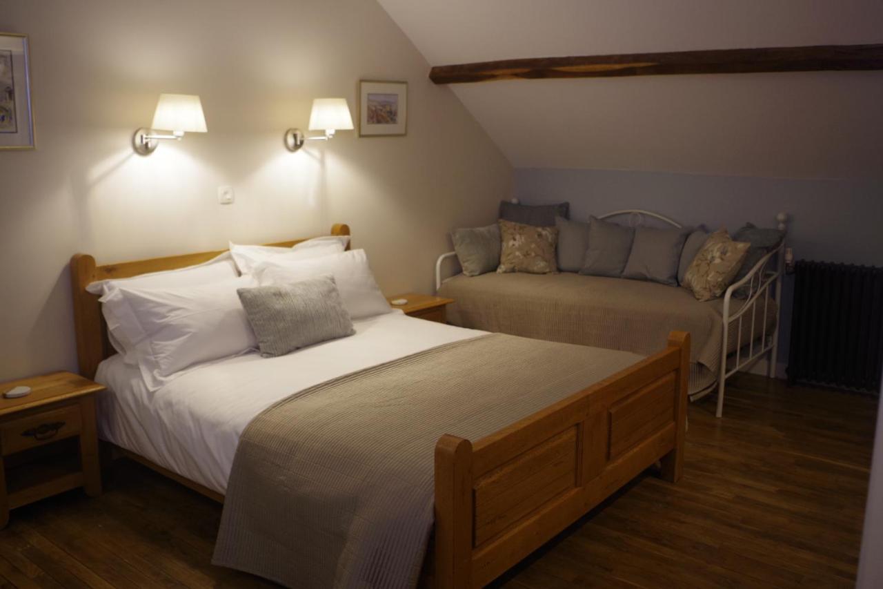 Chambres & Table D'Hotes De La Vieille Ferme Salon-la-Tour Екстериор снимка