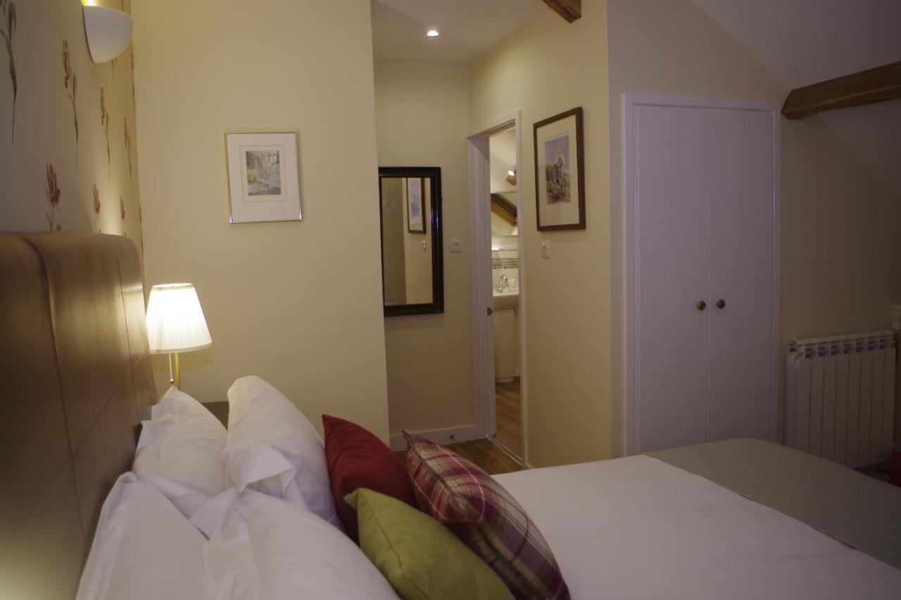 Chambres & Table D'Hotes De La Vieille Ferme Salon-la-Tour Екстериор снимка