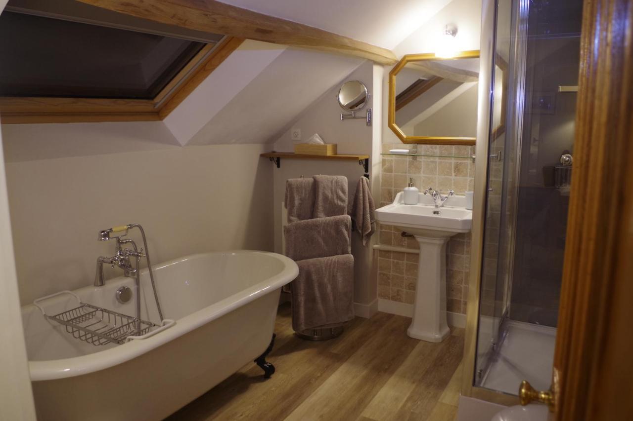 Chambres & Table D'Hotes De La Vieille Ferme Salon-la-Tour Екстериор снимка