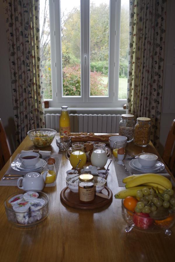 Chambres & Table D'Hotes De La Vieille Ferme Salon-la-Tour Екстериор снимка