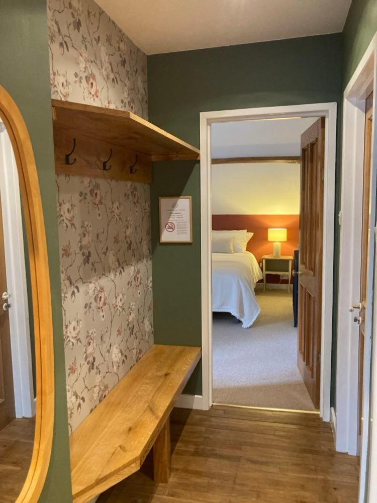 Chambres & Table D'Hotes De La Vieille Ferme Salon-la-Tour Екстериор снимка