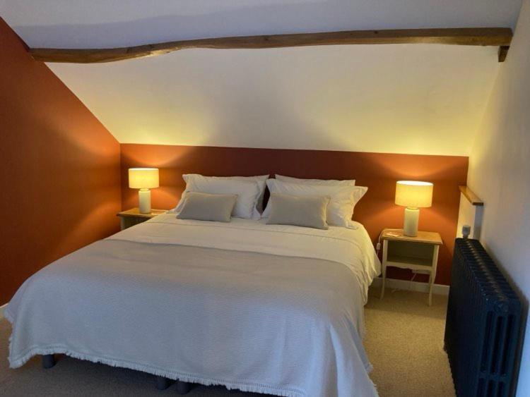 Chambres & Table D'Hotes De La Vieille Ferme Salon-la-Tour Екстериор снимка