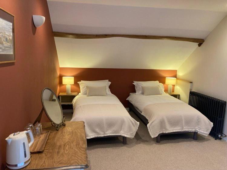 Chambres & Table D'Hotes De La Vieille Ferme Salon-la-Tour Екстериор снимка