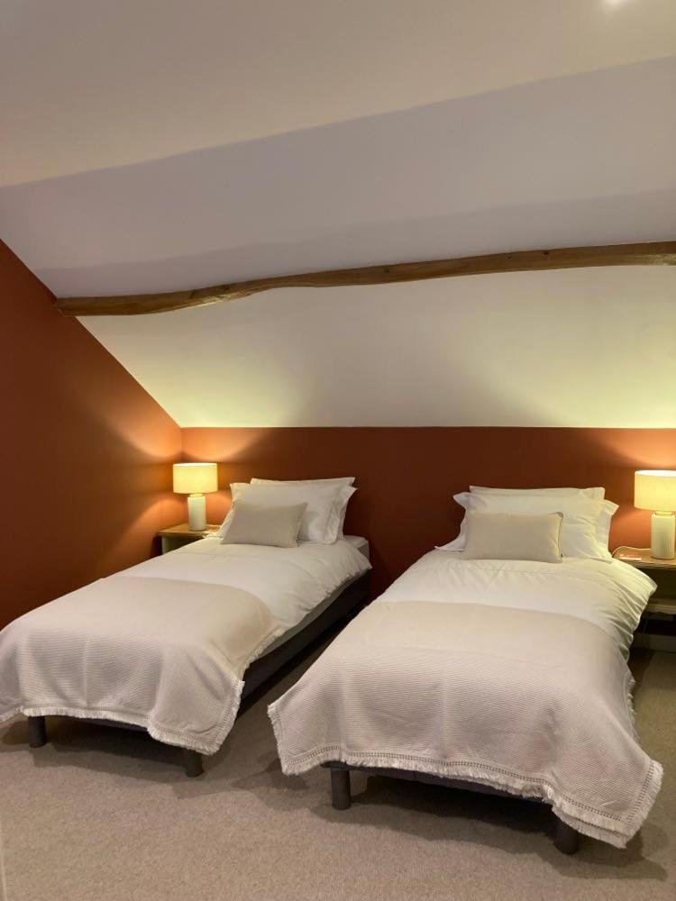 Chambres & Table D'Hotes De La Vieille Ferme Salon-la-Tour Екстериор снимка
